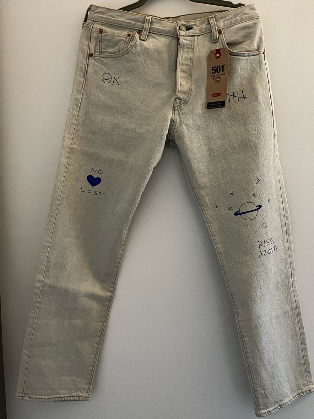 Levi's Men's Cream Straight Jeans with Blue Graphic Accents